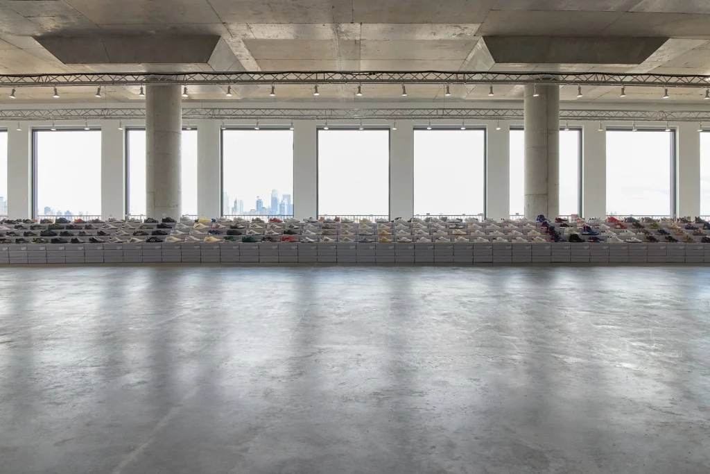 Kith가 15년 동안 보관한 협업 신발 1,849켤레를 꺼냈다. Kith: The Footwear Archive