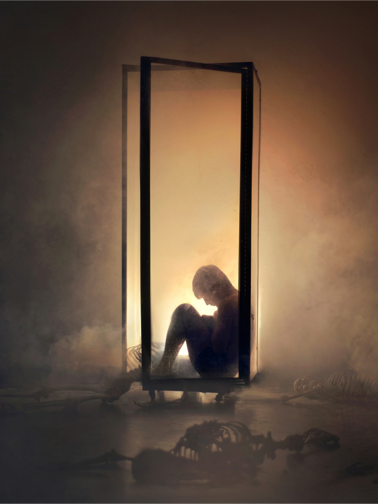잠들 때마다 본 악몽을, 깨어난 뒤 직접 다시 만들다. 사진가 Nicolas Bruno.